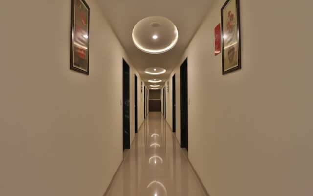 Collection O 12462 Hotel Shiv Inn