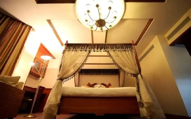 Cenneys Gateway - Pride of Salem