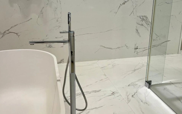 MONDRIAN Luxury Suites & Apartments Market Square IV