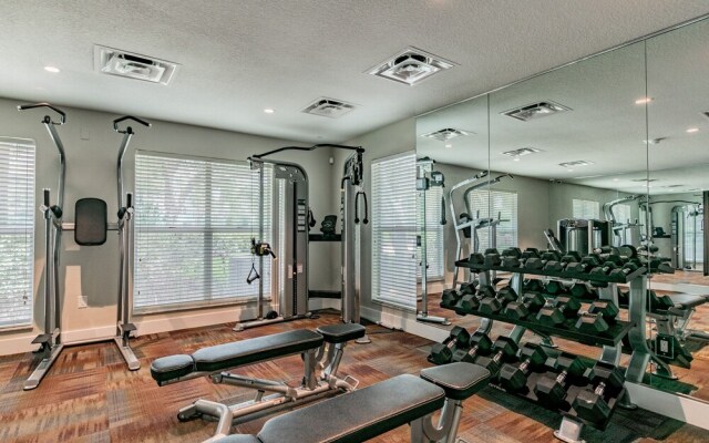 CP-514: Luxury Clearwater Apartment