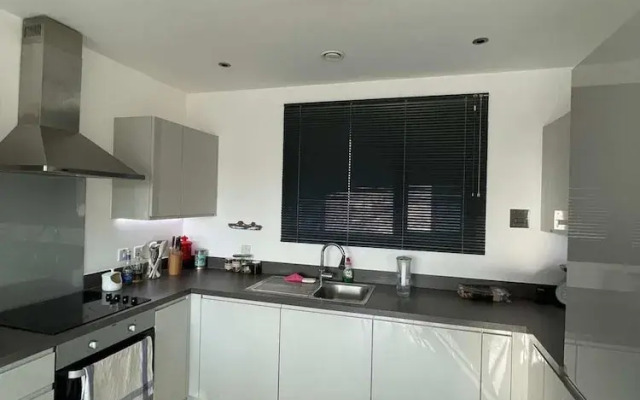 Bright 1BD Flat W/balcony - Heart of Brixton!
