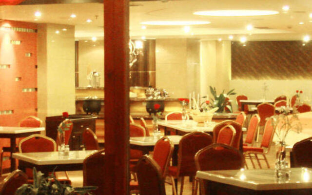 Shapotou Holiday Hotel