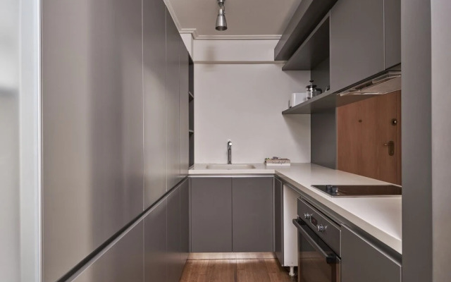Contemporary Comfy Apt