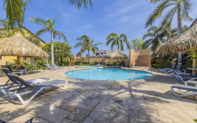 Gold Coast Townhome w Pools GYM 24 7 Security