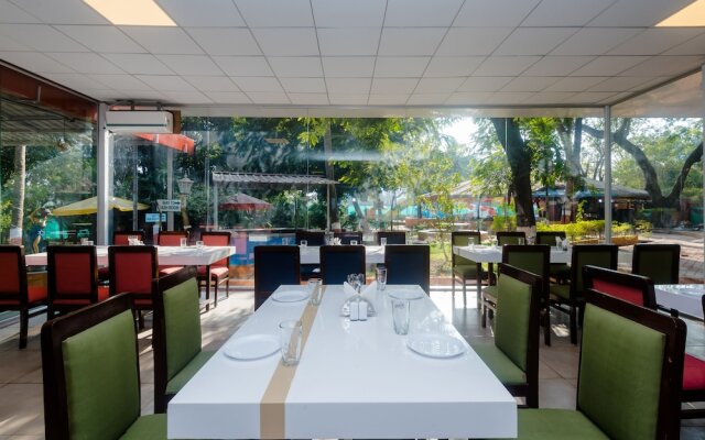 OYO 28759 Green Park Club Resort