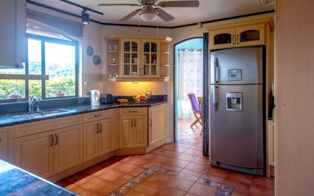 "Modern 2br Casa Calmarse W Mountain View"