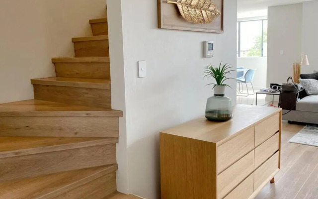 Crows Nest - Executive Penthouse - 3 Bedroom- 5km to City