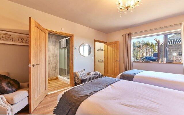 Host Stay The Parlour