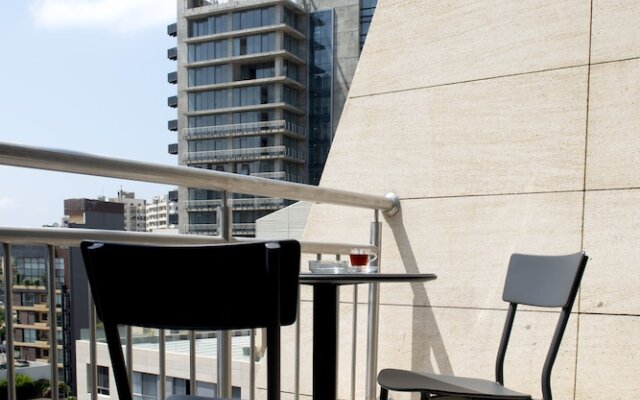 ZUR Studios & Suites