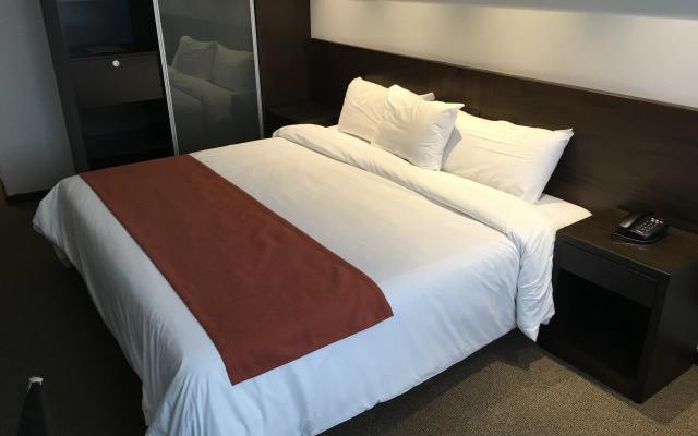 Crystal Tower Hotel - Image 4