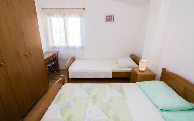 David - 20m From the Beach With Parking - A1