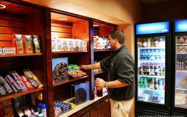 Hampton Inn & Suites Pensacola I-10 N at Univ. Town Plaza