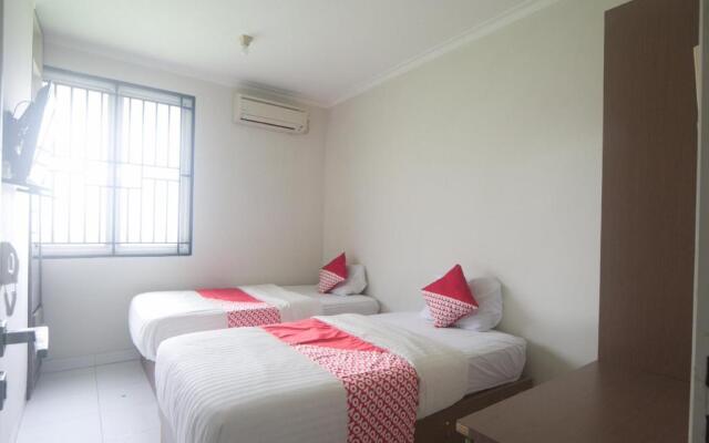 OYO 3049 Scientia Dormitory Near RS Bethsaida