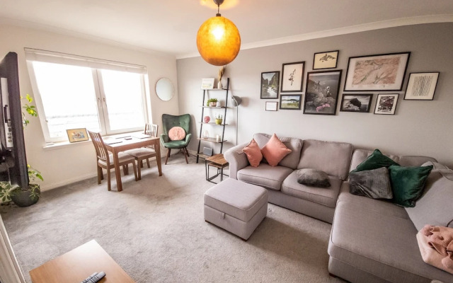 Tranquil 2Bed/2Bath Duplex Falkirk