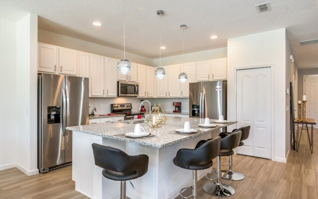 Solterra - 5212 Oakbourne Avenue