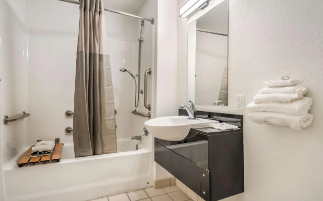 Motel 6 College Station, TX - Bryan