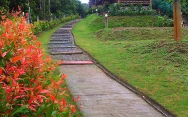 Lanta Mattia Bungalows and Resort
