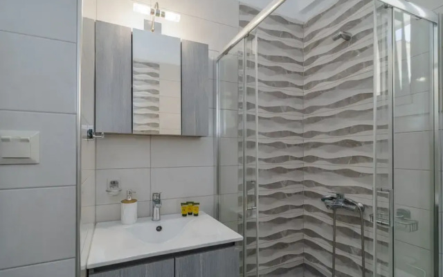 Heraklion 2Bd Oasis w Relaxing Patio