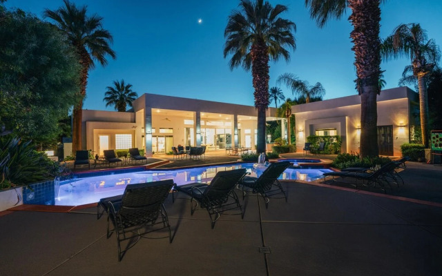 Fly With Me by AvantStay