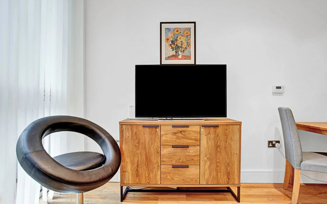 Urban Retreat: Stylish 1-bed Bliss