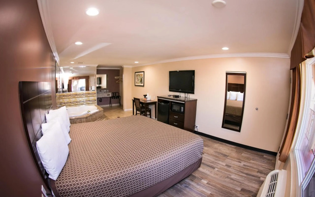 Rodeway Inn & Suites