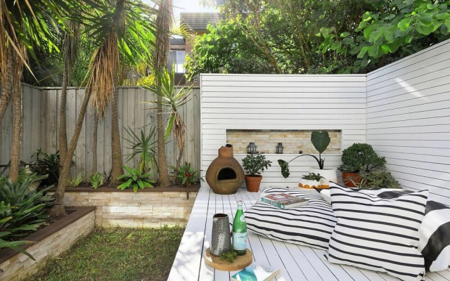 Sunny Beachside Garden Apartment Close To Beach