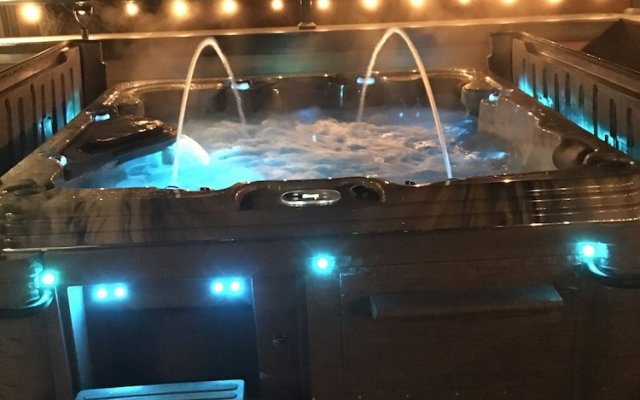 Lux Exec Home HFX Waterfront Pool Hot Tub