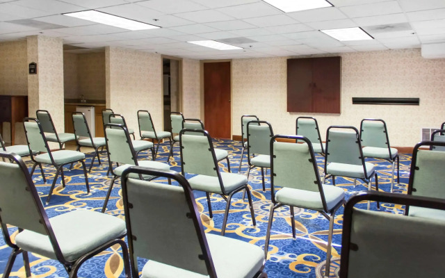 Clarion Hotel Broken Arrow - Tulsa
