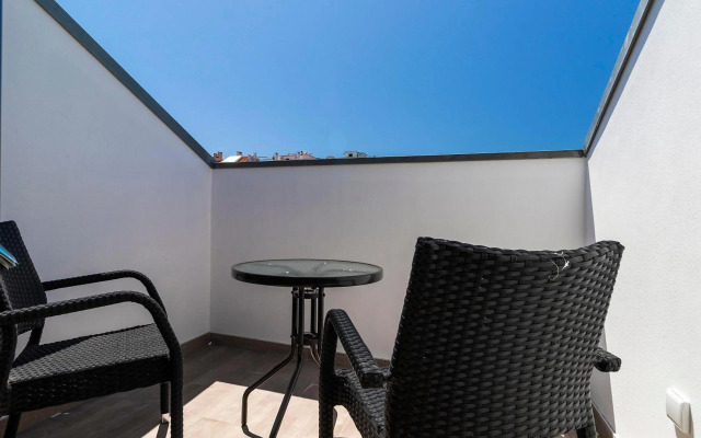 Lusitano Top Floor Apartment