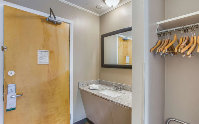 Quality Inn & Suites Gorham Riverside