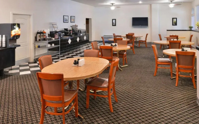 The Classic Desert Aire Hotel