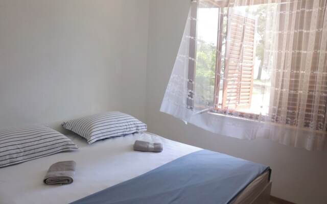 Beachfront Apartment Drazen, With Patio & Parking