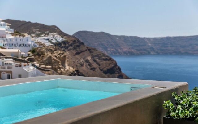 3 Caves by Caldera Houses