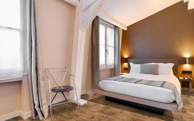 Hotel De Notre Dame Maître Albert