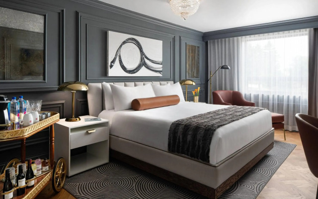 The Drake Oak Brook, Autograph Collection