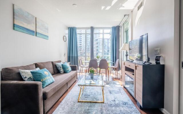 Modern Bright 1Br+Den Unit Downtown