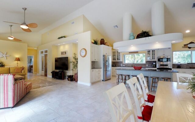 AMI Beach House Apartment 6