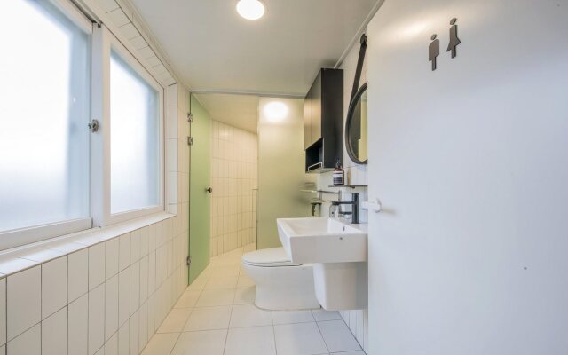 Flex Home Guesthouse - Hostel