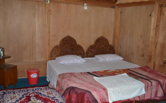 Houseboat Switzerland