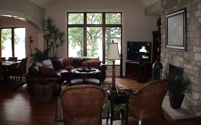 Table Rock Missouri 4 Br home by RedAwning