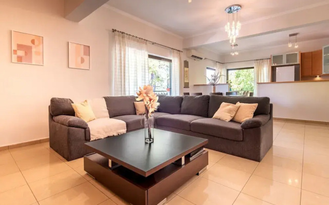 Phaedrus Living Moschato City Flat