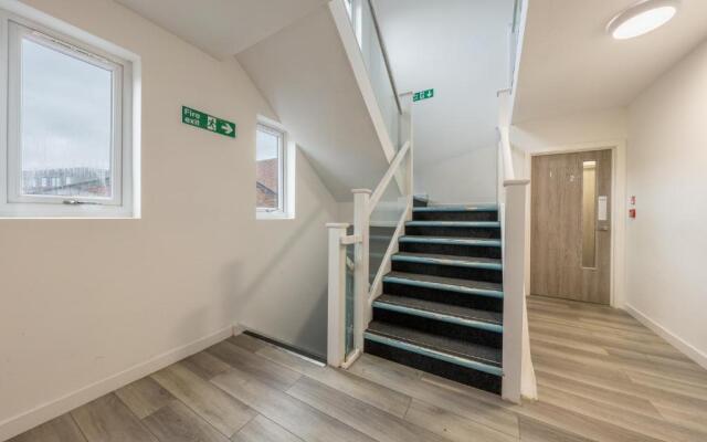 Ashview 2 - Heathrow - Thorpe Park - Free Parking