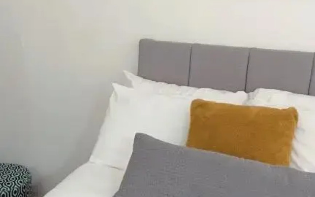 Aura Apartments by CityNest2