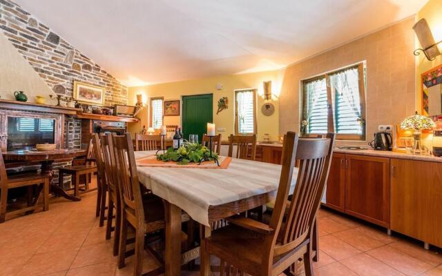 Villa Belezza With Pool, Split - Kastel Gomilica