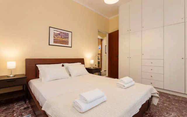 Metropolis Apartment