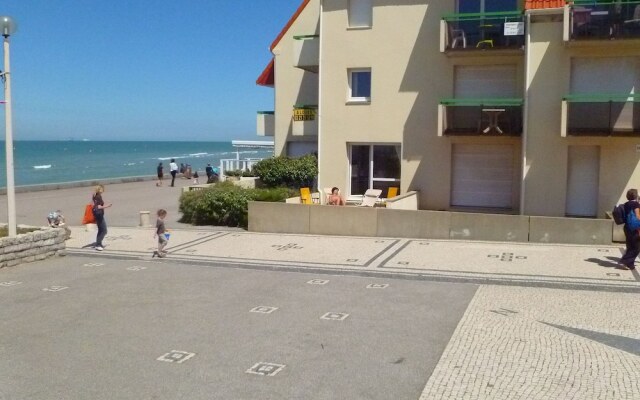 A Pleasant Little Studio Apartment With a Terrace, 30 Metres From the Beach