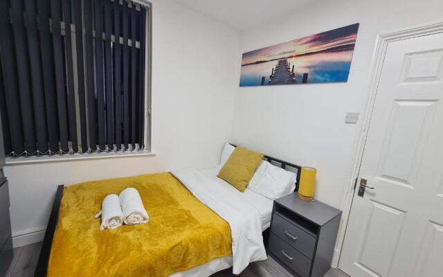 West Street 3-Bed 3-Ensuite Apartment Leicester