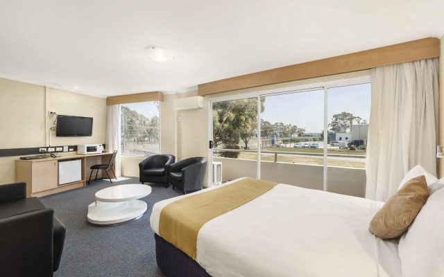 Ciloms Airport Lodge