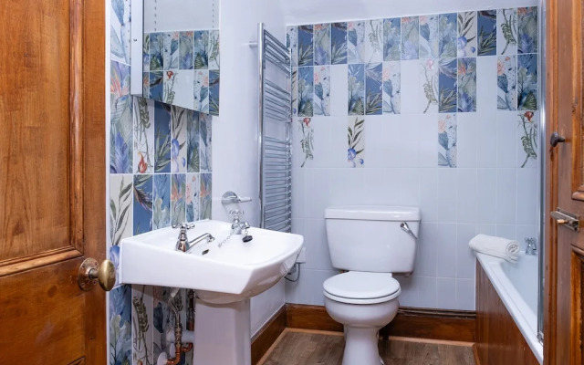 Watermouth Castle, Rhododendron Apartment