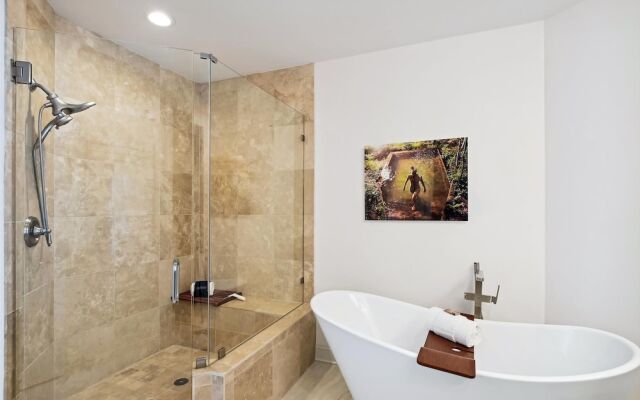 Silver Beach 1702e 3 Bedroom Condo by RedAwning